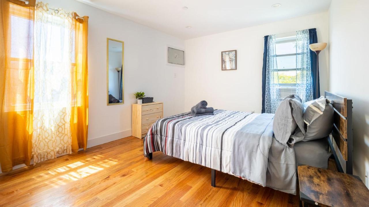 Lovely 3-br In Queens, Near Rockaway Lejlighed