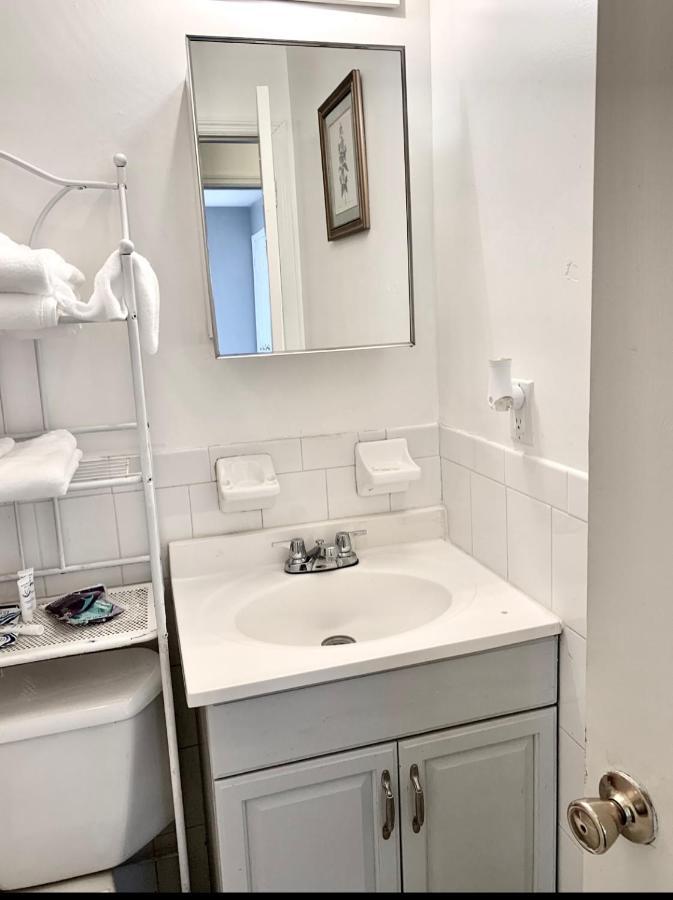 Séjour chez l'habitant Large 3-bedrooms/2-bath Apt, One Block To Train New York