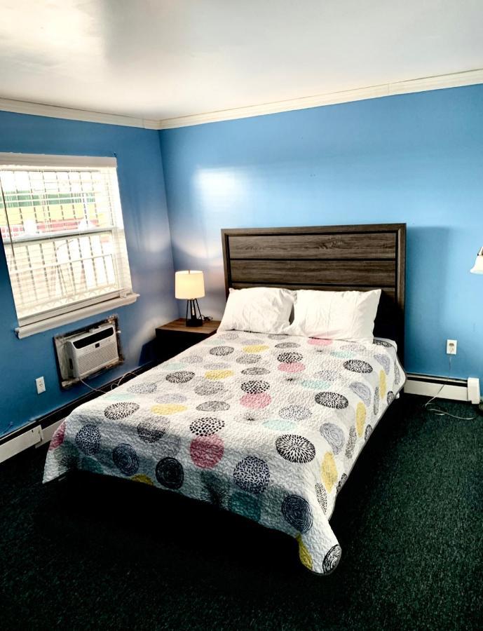 Large 3-bedrooms/2-bath Apt, One Block To Train New York