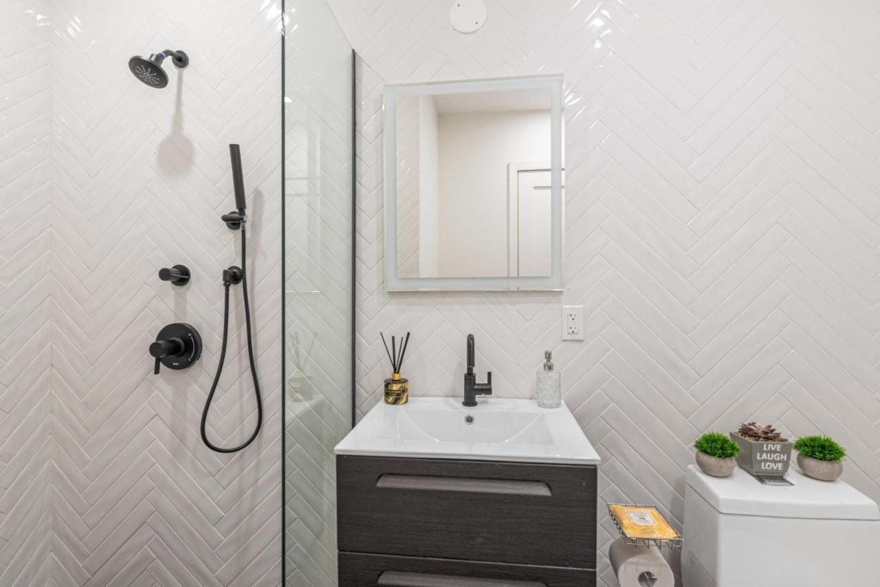 Hébergement de vacances Luxe Studio Apt With Charming Juliet Balcony New York