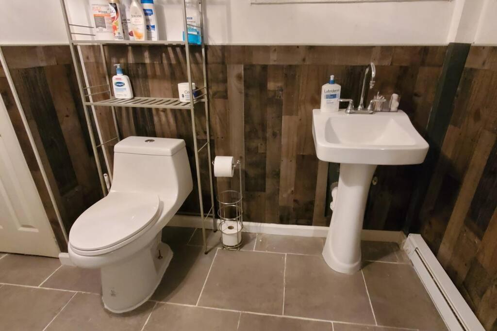 Appartement Cozy Studio; Lower Level Unit