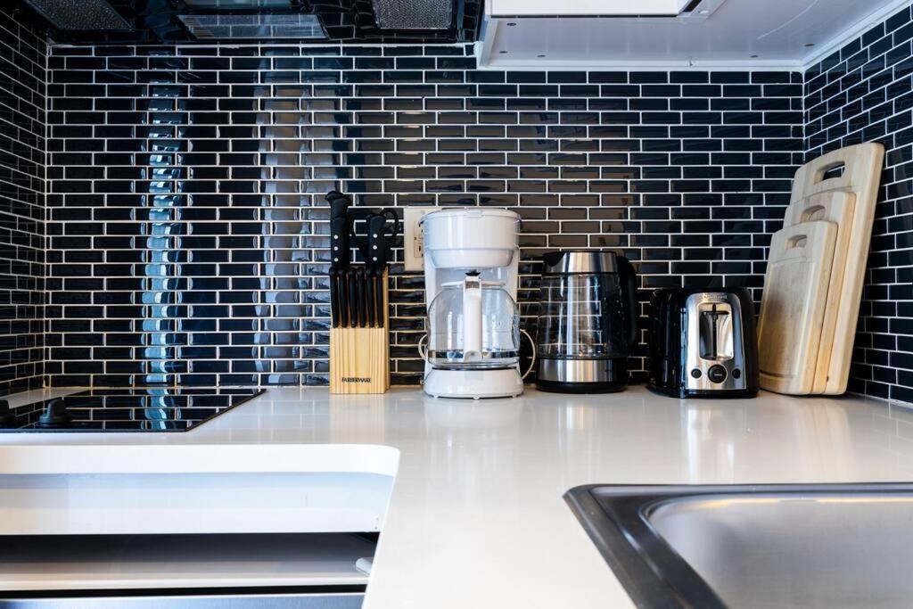 69-3c Stylish Lower East East 1br Brand New * New York