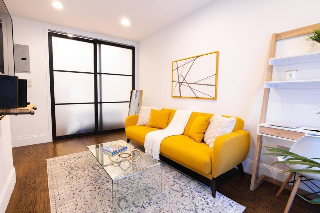 69-3c Stylish Lower East East 1br Brand New *