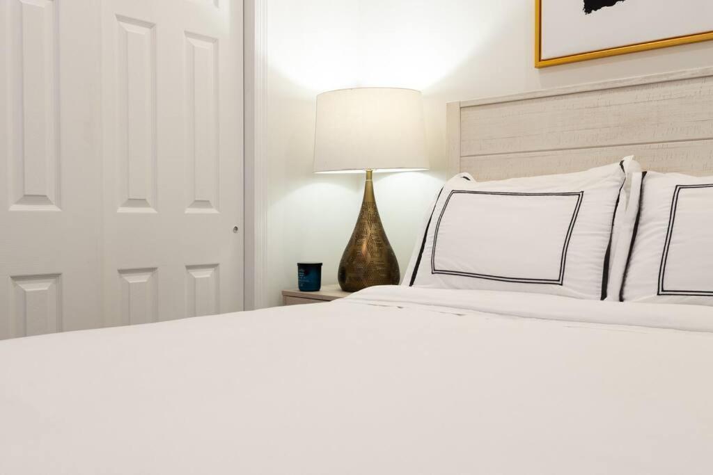 69-3c Stylish Lower East East 1br Brand New New York