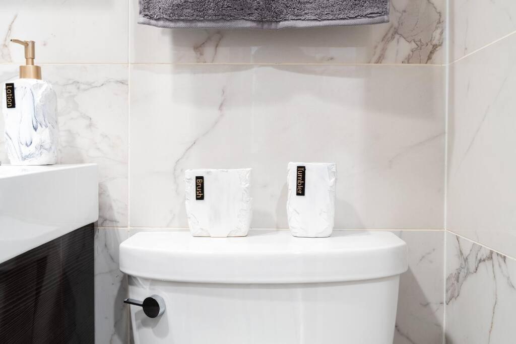 69-3c Stylish Lower East East 1br Brand New *