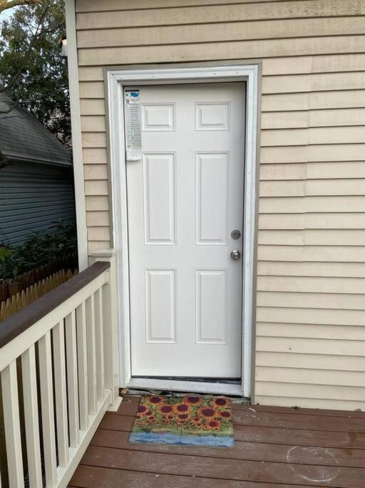Cozy & Private Space Close To Rumc & Siuh Appartement