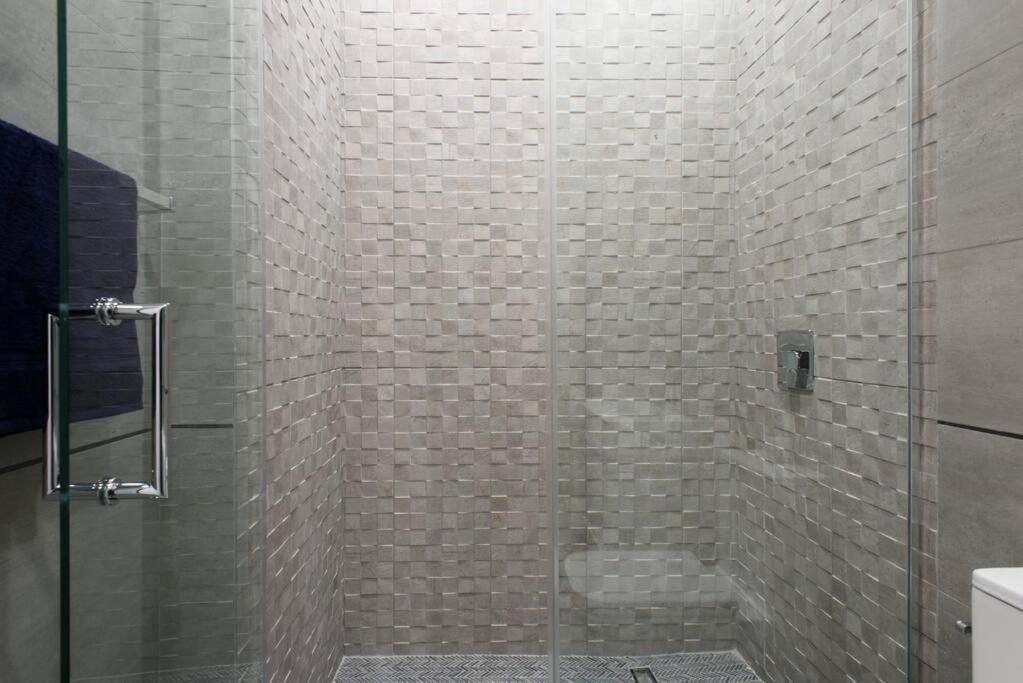 78-1d New Junior 1 Bedroom Prime Ues Wd In Unit *