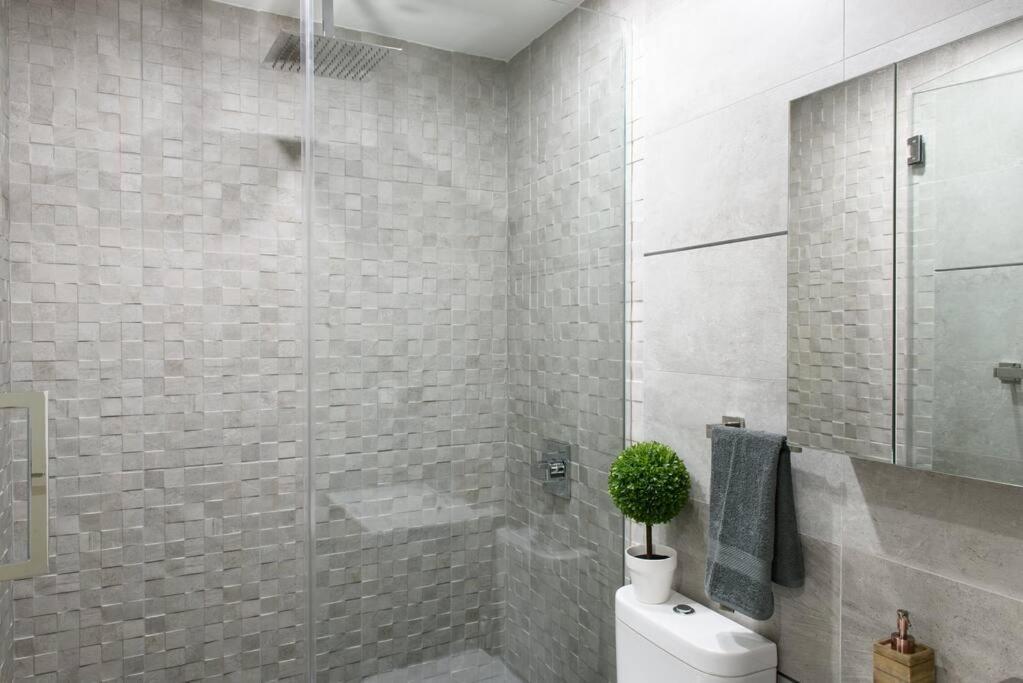 Lejlighed 75-2b Prime Upper East Brand New 1br W D Elev