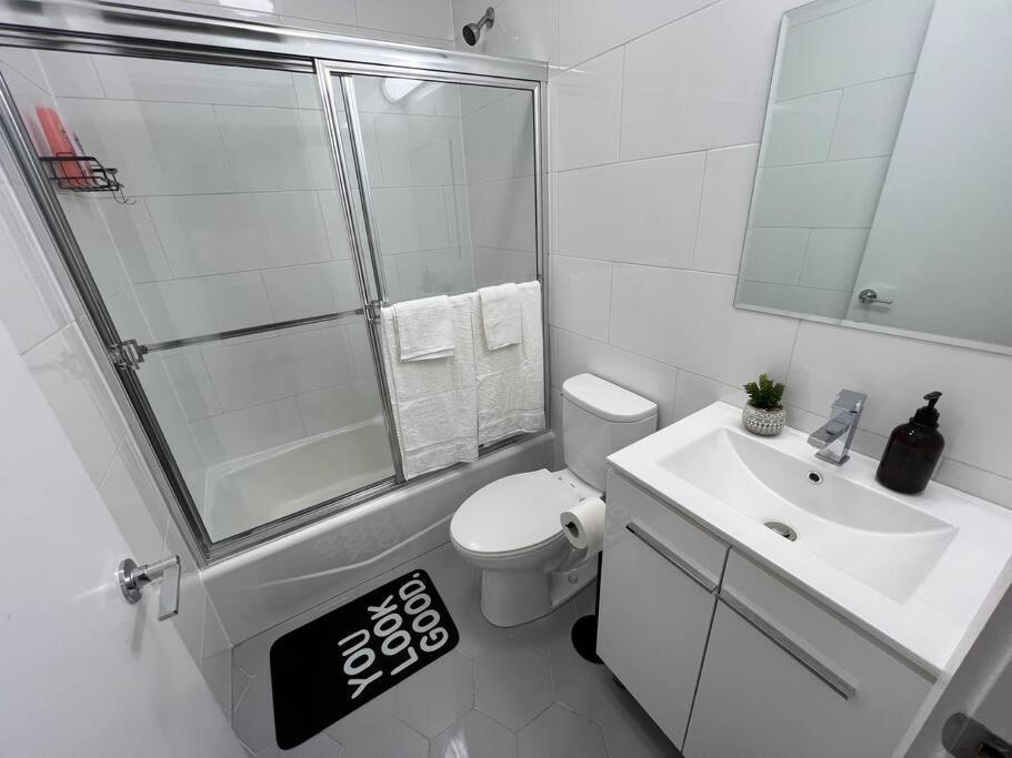 Modern 2 Bedroom Apt W Pool Table In Heart Of Bklyn Appartement New York