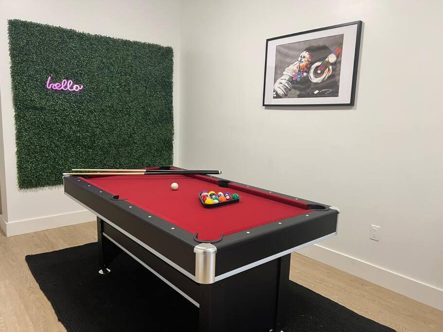 Modern 2 Bedroom Apt W Pool Table In Heart Of Bklyn * New York