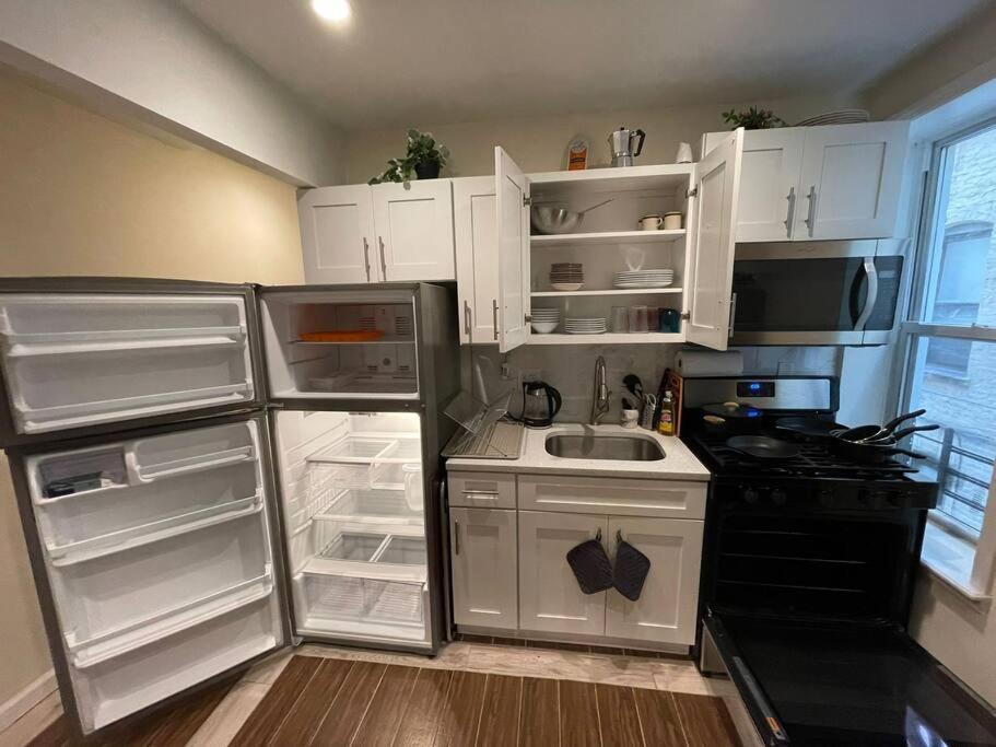 Amazing Ground Floor 2 Bedrooms In Nyc Subway Crossing The Street And One Station To Manhattan Apartamento *