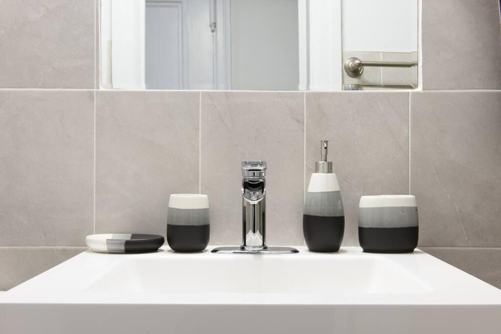 1567-1a New 2br Prime Upper East W&d