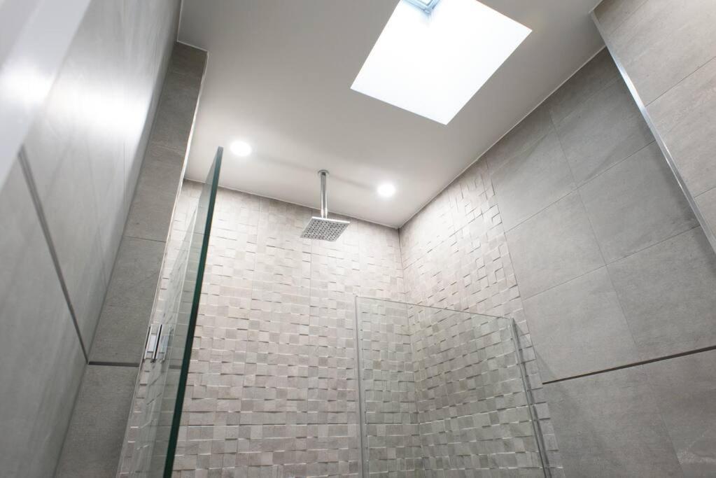78-4d Quality 1br W&d Skylight By Park