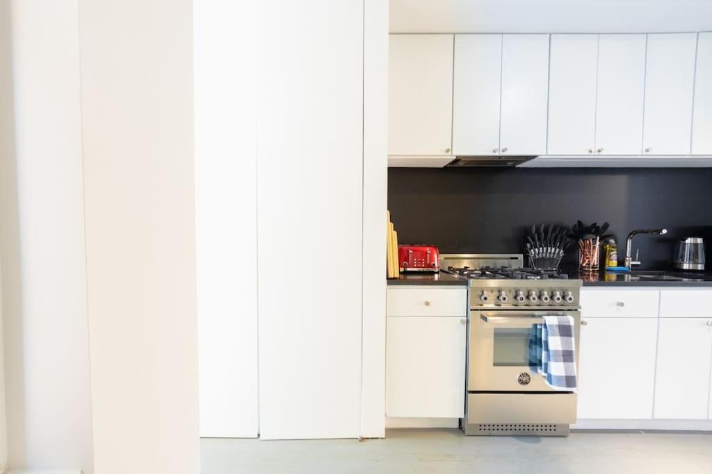 E10-2 Designer East Village Townhouse 1br W D Appartement New York
