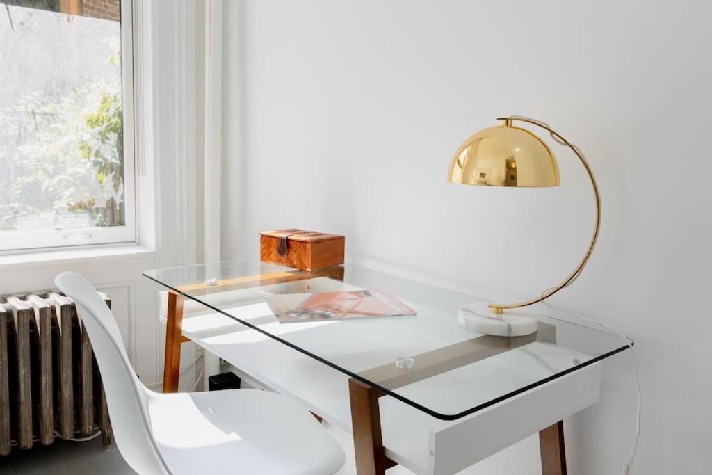 E10-2 Designer East Village Townhouse 1br W D * New York