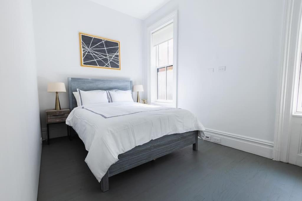 E10-2 Designer East Village Townhouse 1br W D New York