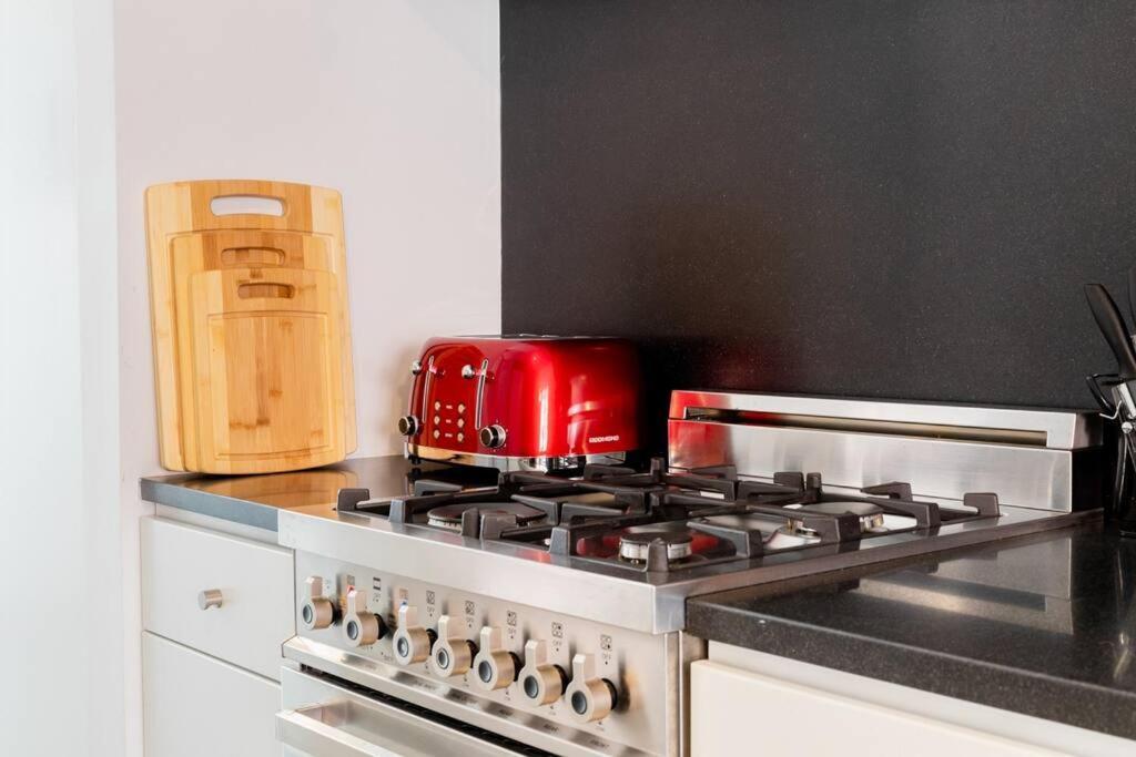 E10-2 Designer East Village Townhouse 1br W D Appartement New York