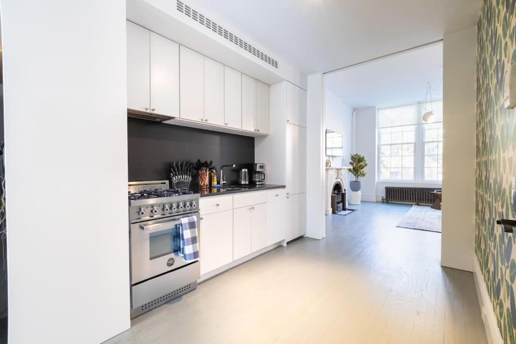 Appartement E10-2 Designer East Village Townhouse 1br W D *