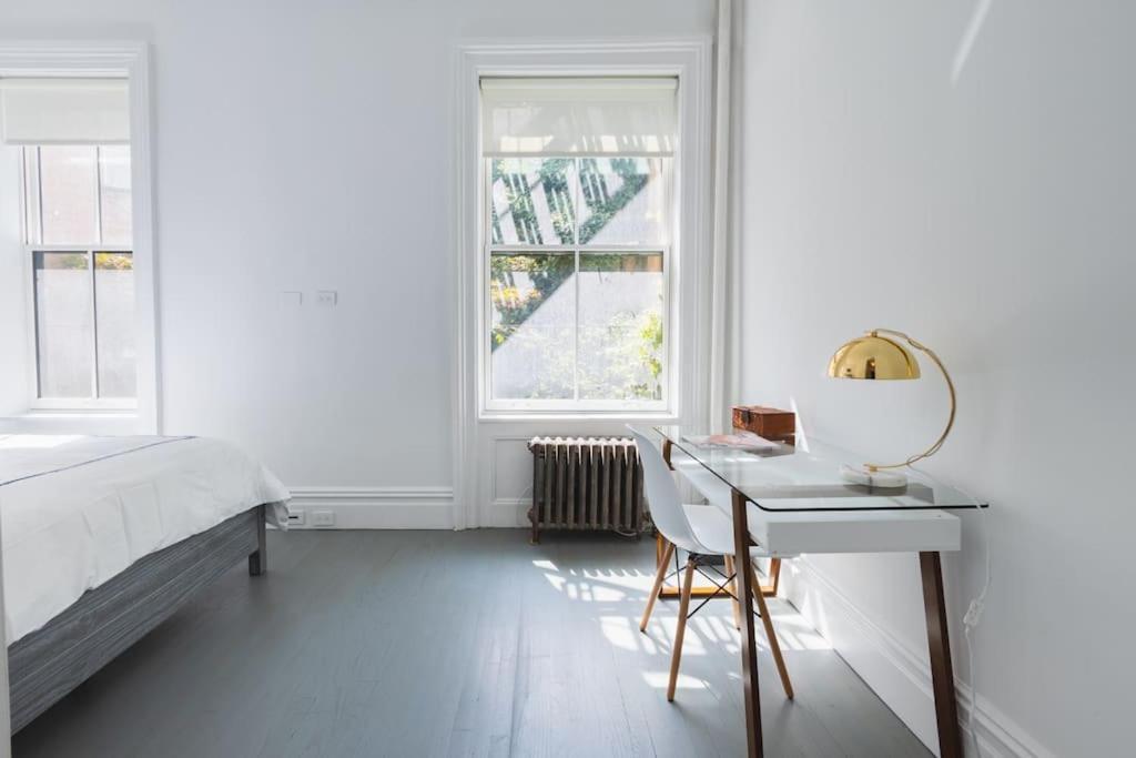 E10-2 Designer East Village Townhouse 1br W D New York