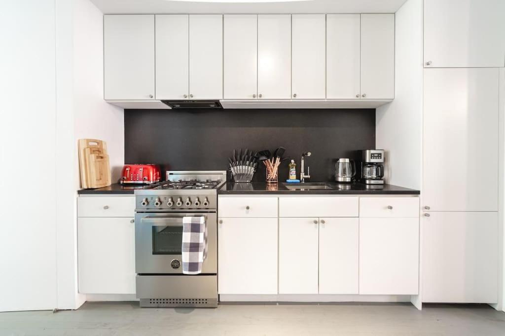 Appartement E10-2 Designer East Village Townhouse 1br W D New York