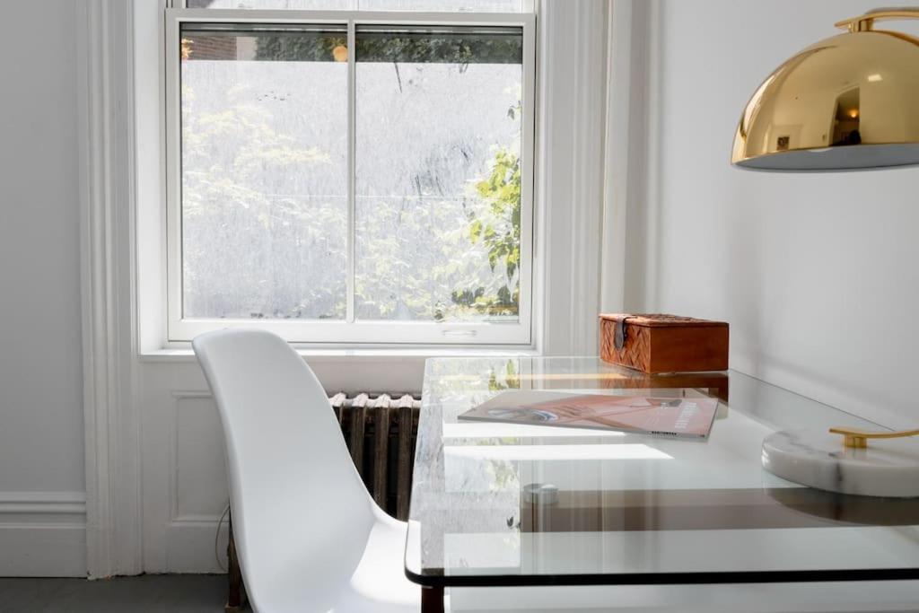 E10-2 Designer East Village Townhouse 1br W D Appartement New York