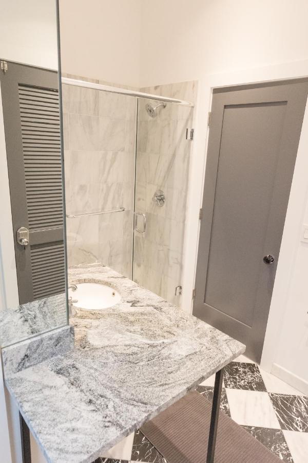 Privet House - Midwood/flatbush Recently Remodeled New York City