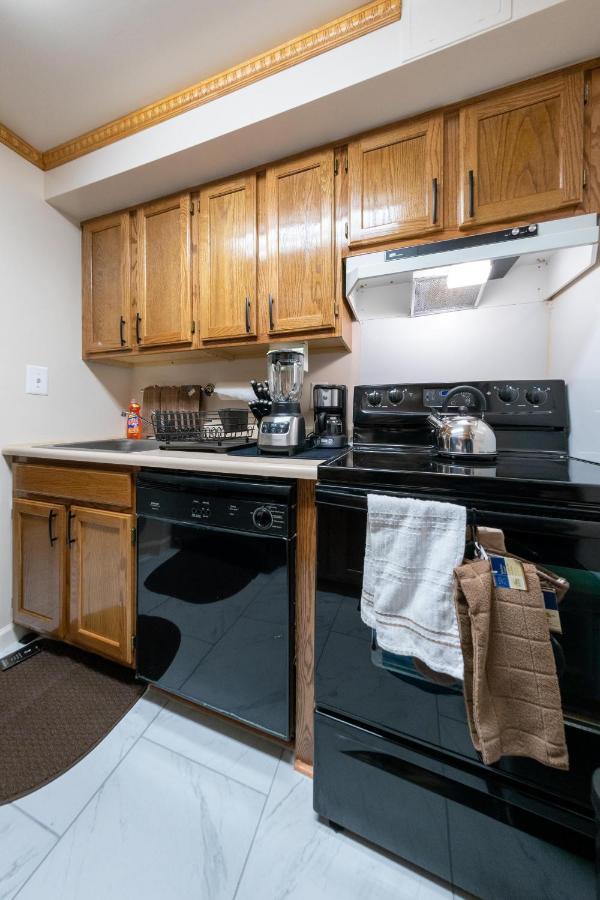 Booking.com Exxlusive: Fully Furnished One Bedroom Entire With Full Size Bed. For One Person Or Couple, Soulmate Positive Friendship *