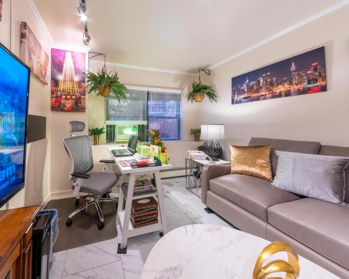 Booking.com Exxlusive: Fully Furnished One Bedroom Entire With Full Size Bed. For One Person Or Couple, Soulmate Positive Friendship * New York