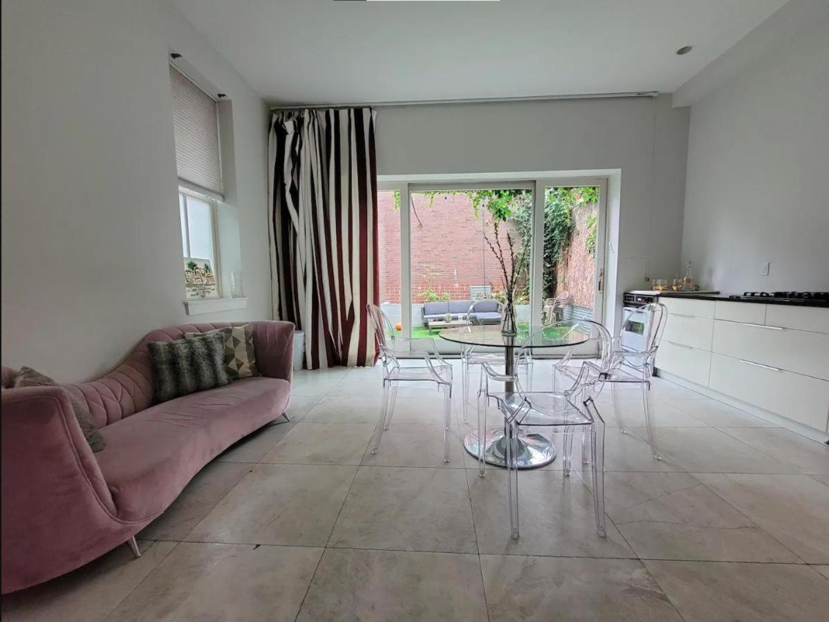 Luxurious With Backyard And Jacuzzi Maison d'hôtes