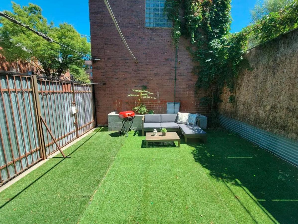 Maison d'hôtes Luxurious With Backyard And Jacuzzi *