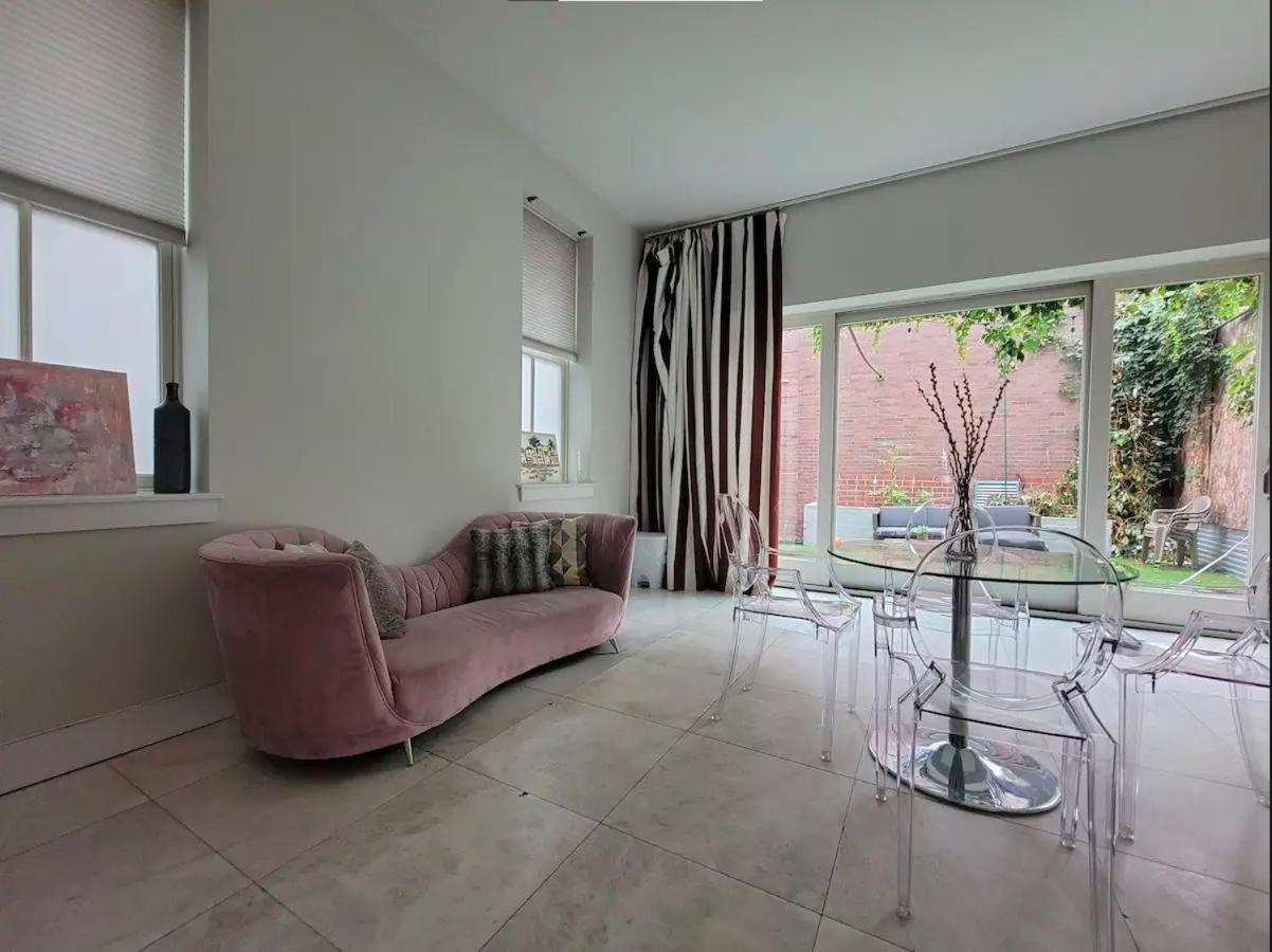 Luxurious With Backyard And Jacuzzi Maison d'hôtes *
