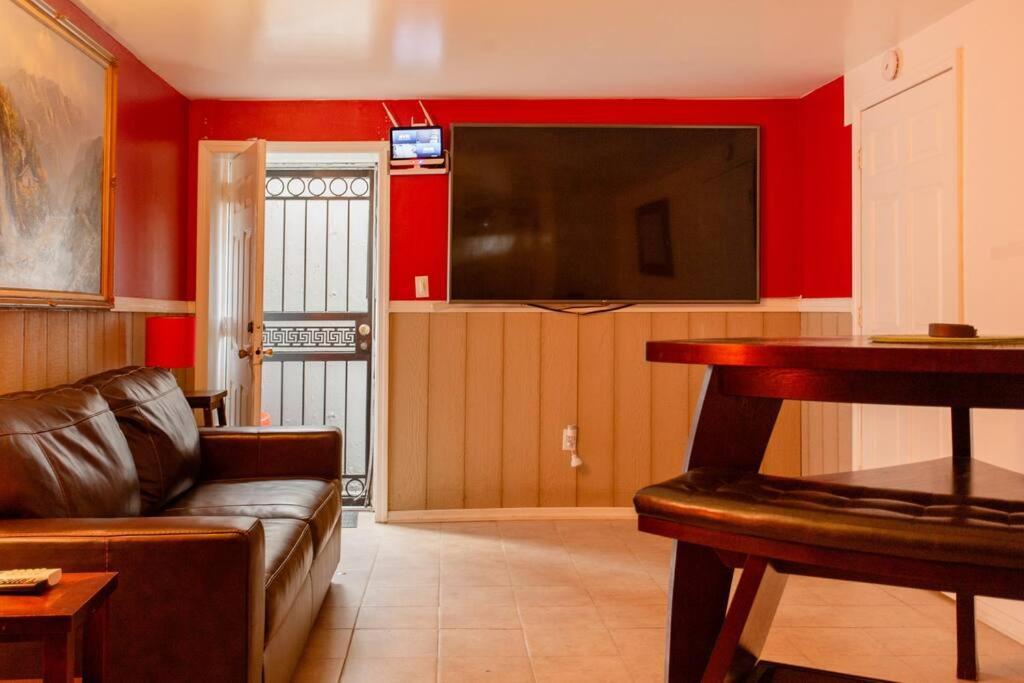 Appartement Large Apt, One Block To Train