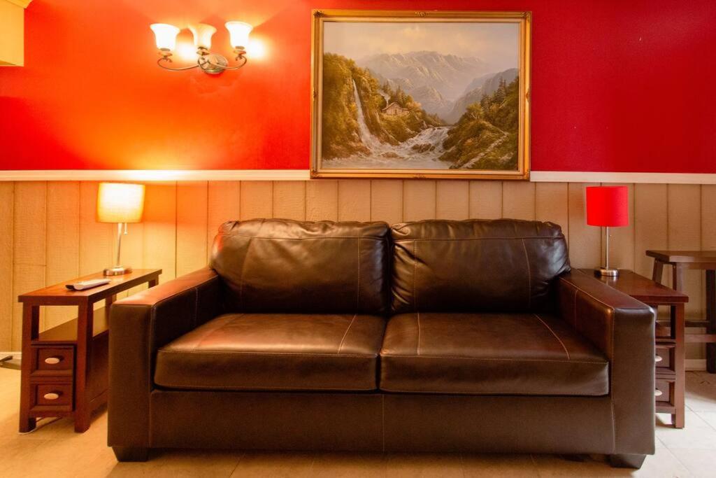 Appartement Large Apt, One Block To Train