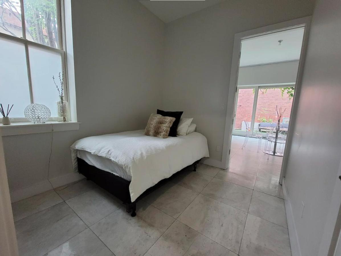 Luxurious With Backyard And Jacuzzi Casa de hóspedes