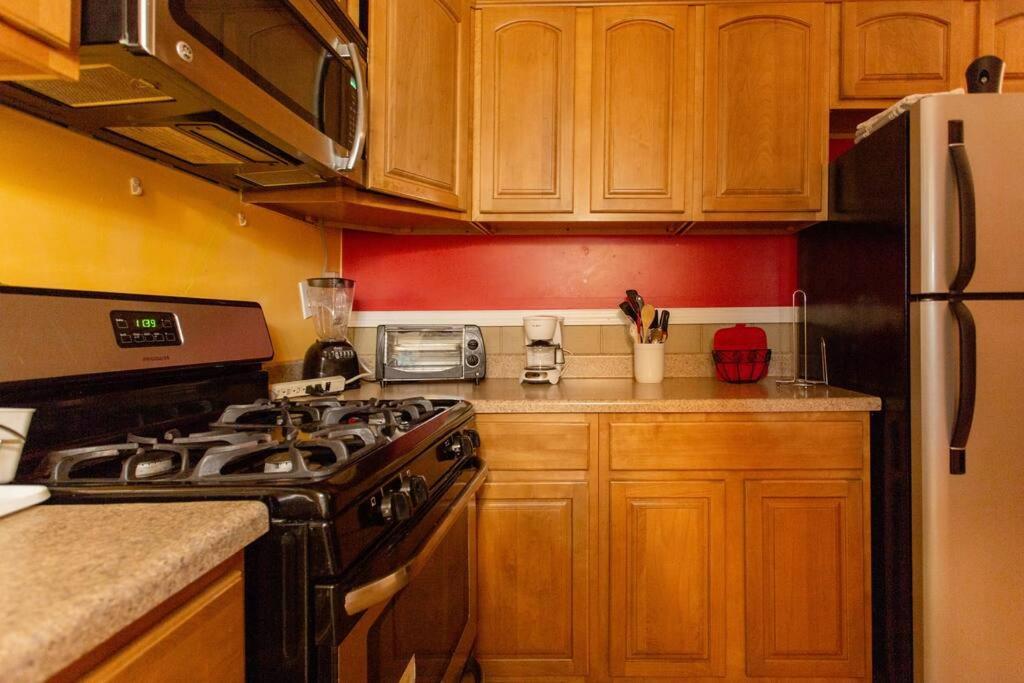 Appartement Large Apt, One Block To Train New York