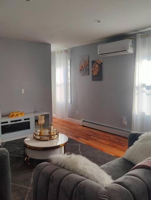 First Floor Of Beautiful House Totally Private Appartement New York