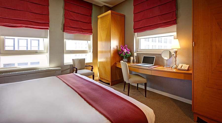 Hotel Giraffe By Library Collection New York