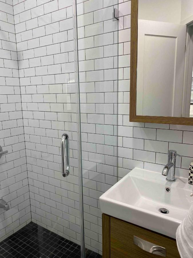 Appartement 145 St Queens Near Jfk, Lga, & Citi Field, Free Parking In The Backyard 646-667-6696 *