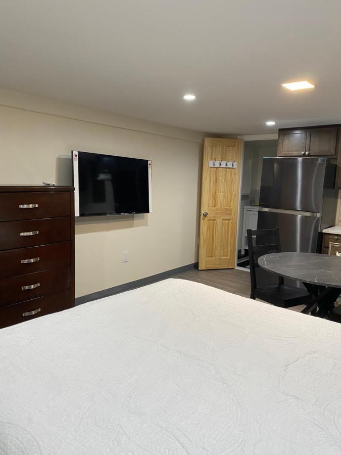 1444 Basement Studio Apartment *