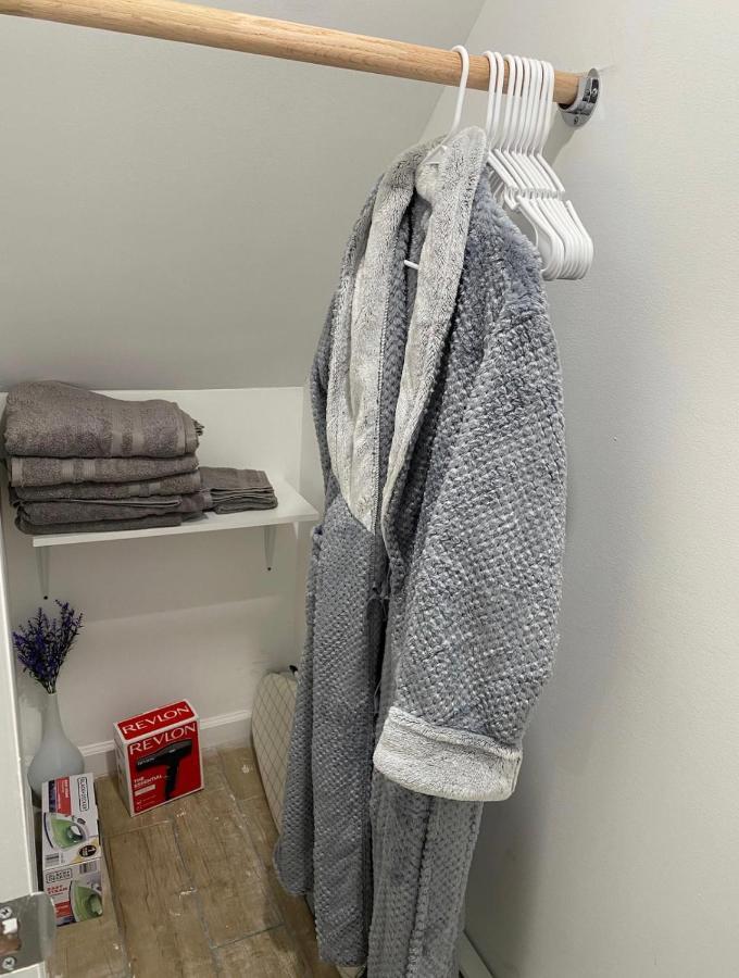 Appartement 145 St Queens Near Jfk, Lga, & Citi Field, Free Parking In The Backyard 646-667-6696