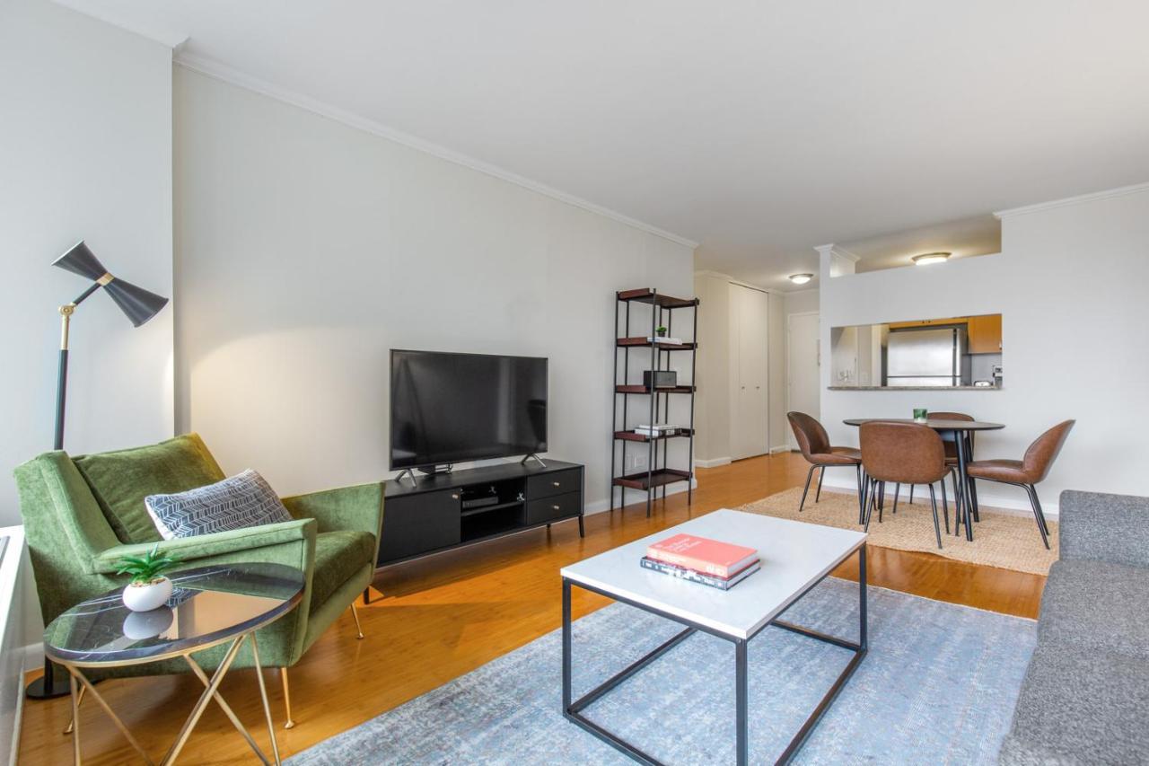 Midtown 2br W Pool Gym Roof Nr Broadway Nyc-382