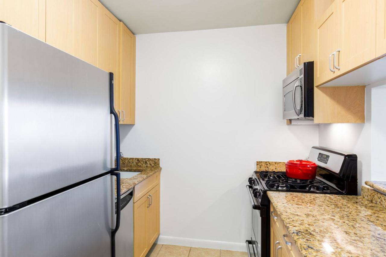 Apartment Midtown 2br W Pool Gym Roof Nr Broadway Nyc-382 *