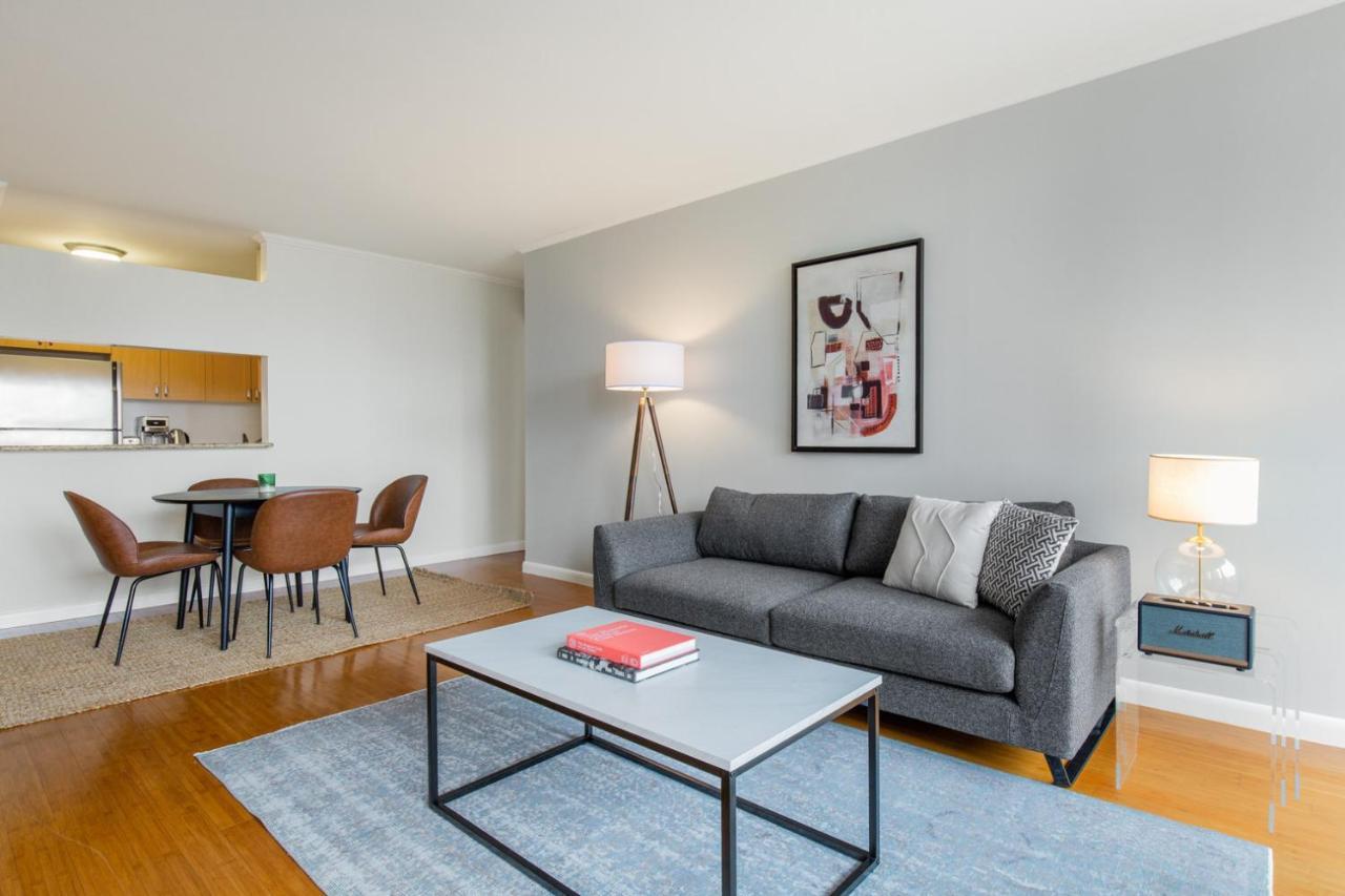 Midtown 2br W Pool Gym Roof Nr Broadway Nyc-382 Appartement New York
