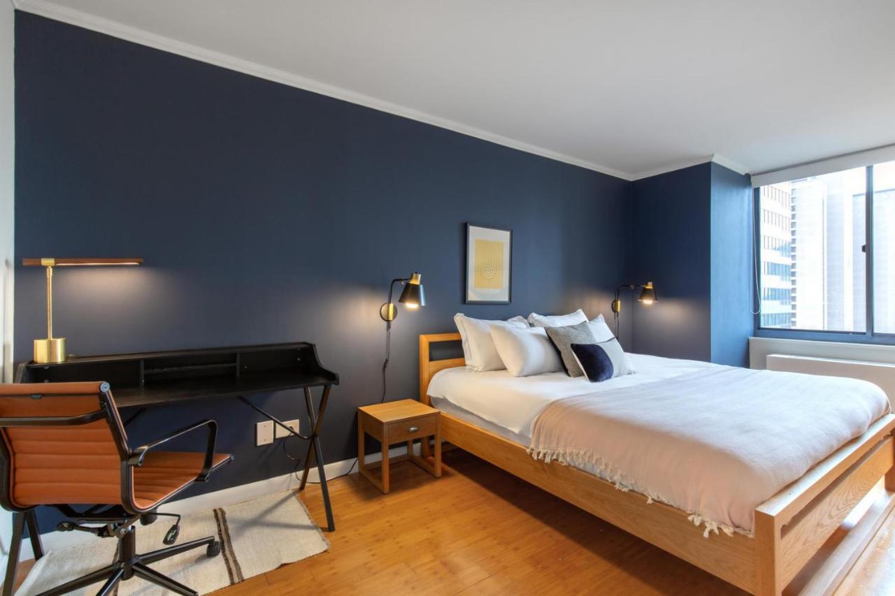 Midtown 2br W Pool Gym Roof Nr Broadway Nyc-382 Appartement New York
