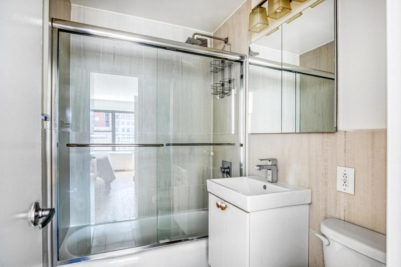 Midtown E 2br W Elevator Doorman Nr Un Nyc-621 Appartement