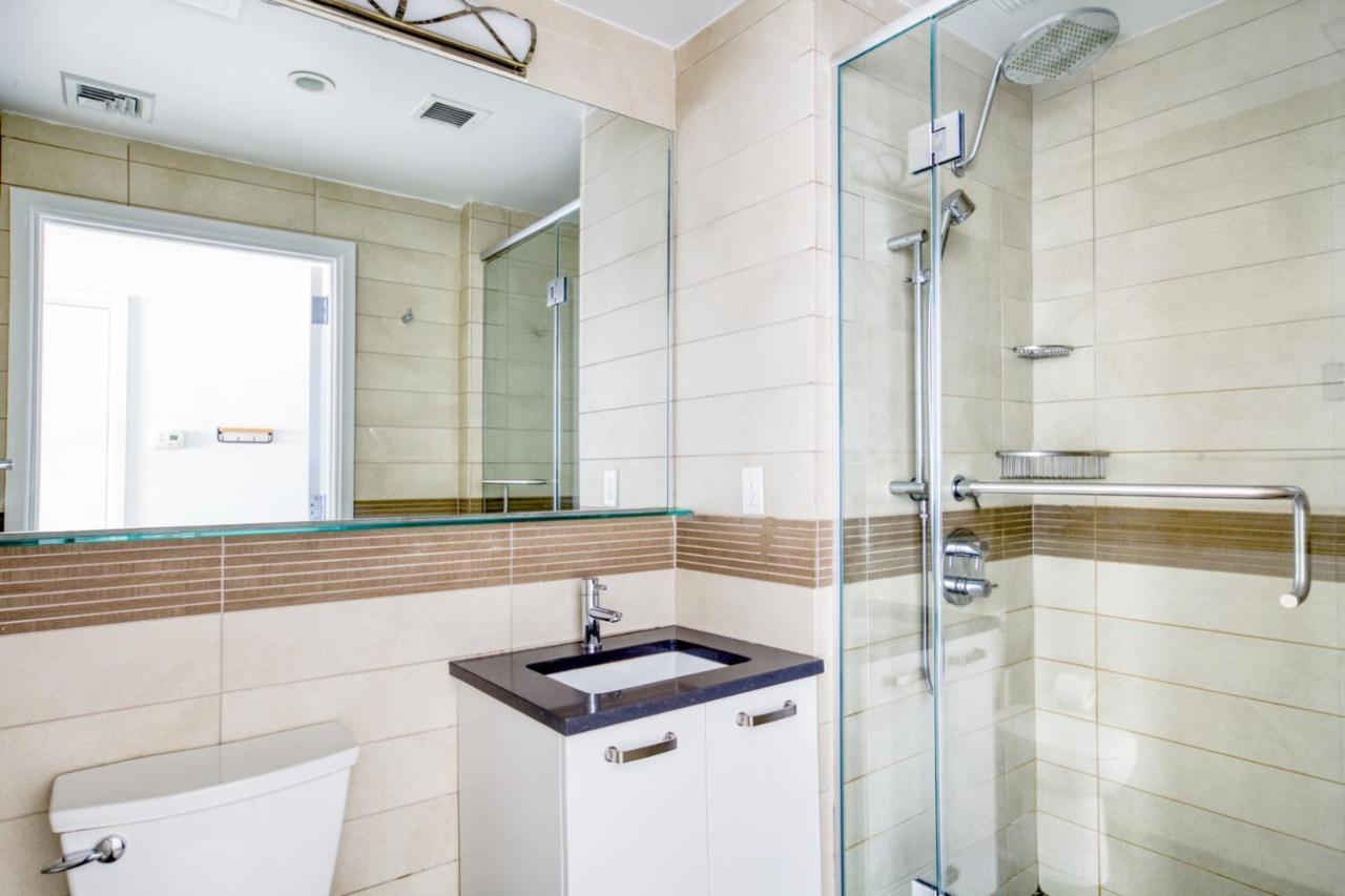 Amazing Midtown W 1br W Gym Nr Times Sq Nyc-650 Appartement