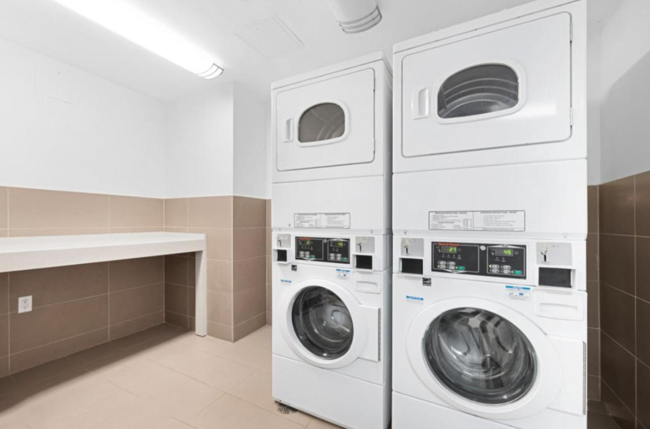 Amazing Midtown W 1br W Gym Nr Times Sq Nyc-650 Appartement