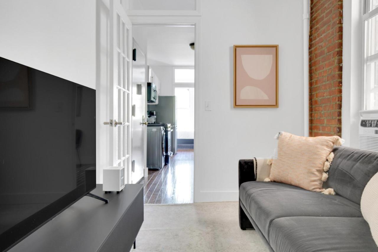 Sunlit Les 1br W Wd Nr Bd Train Nyc-865 Appartement New York