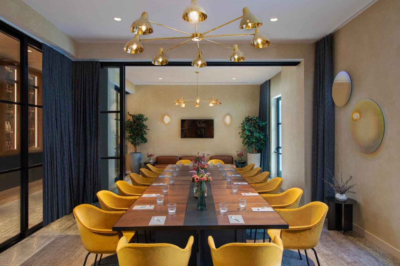 Moxy Brooklyn Williamsburg Hotel 4*