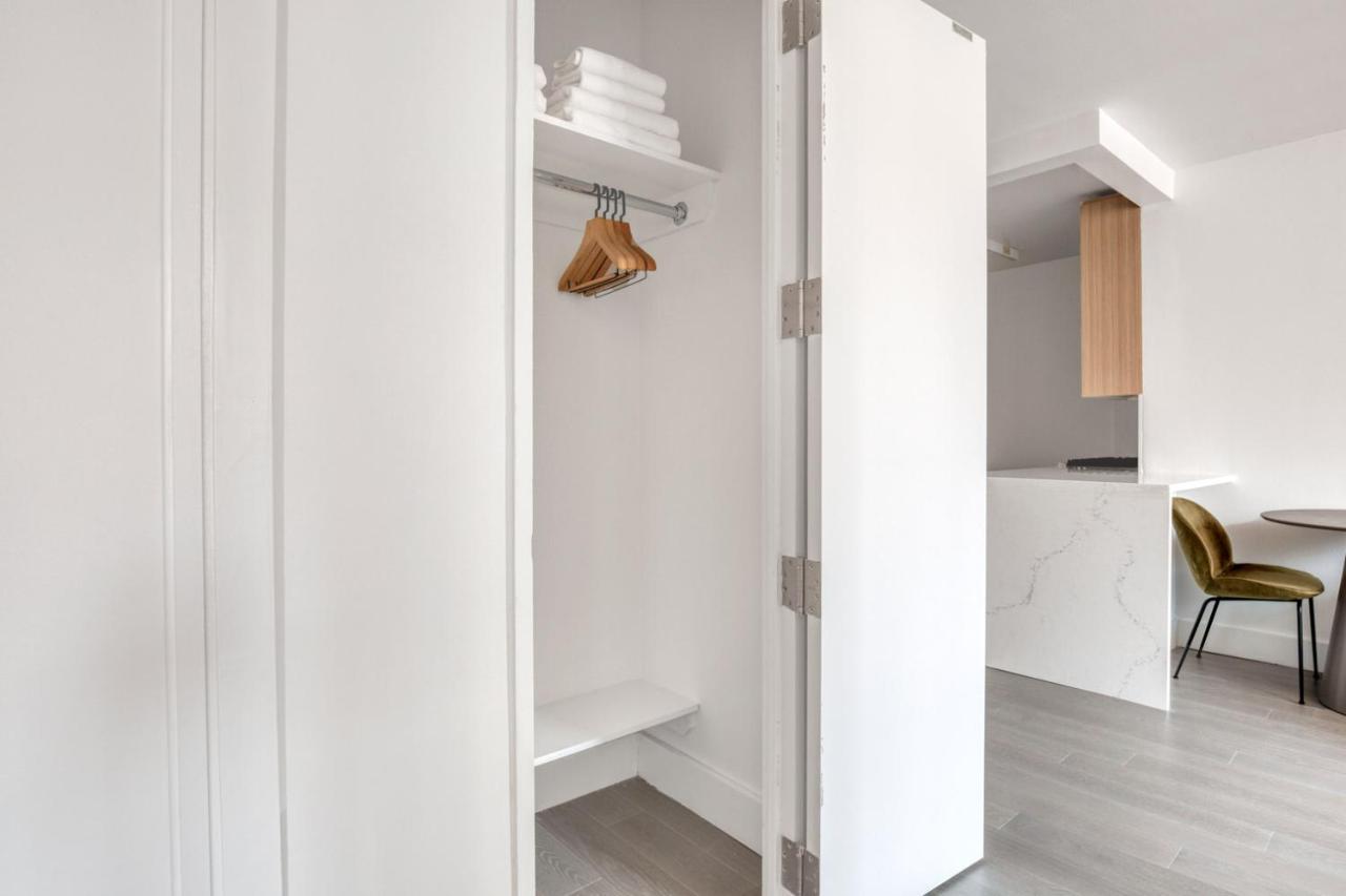 Uws 1br W Wd Nr Lincoln Center Nyc-880 Appartement